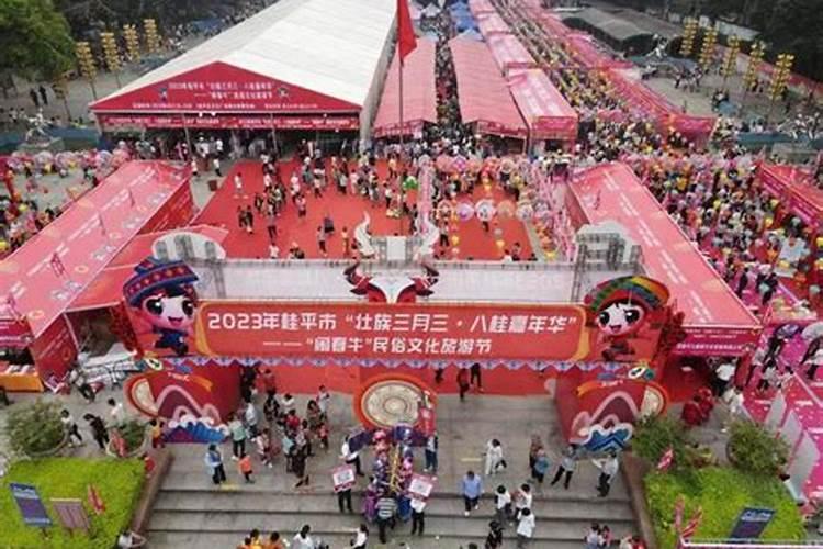 吊孝磕头三个还是四个？