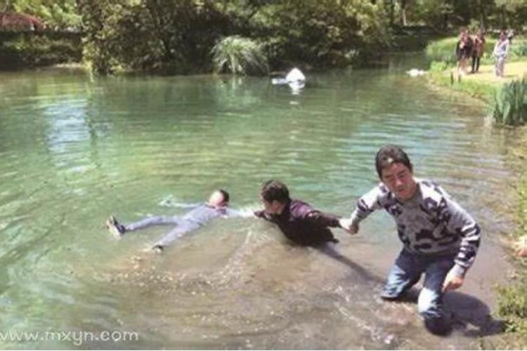 梦见游泳溺水然后自救预示着什么意思