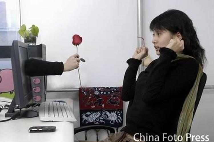 梦见谄媚恭维是什么意思？做梦梦见谄媚恭维好不好