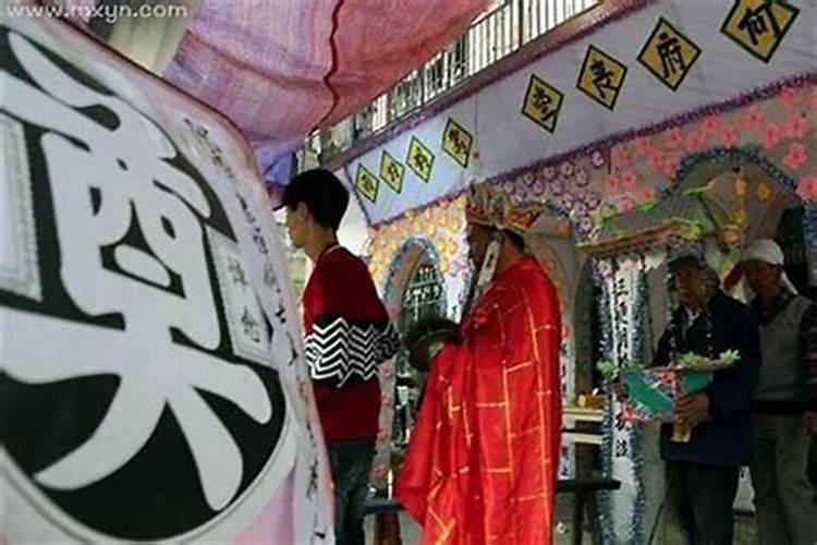 梦到已故的长辈再次去世出殡