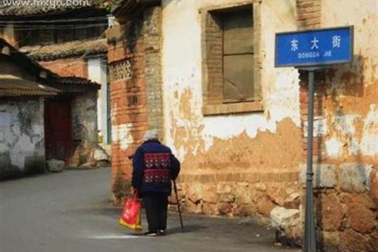 梦到死去爷爷奶奶搬新房