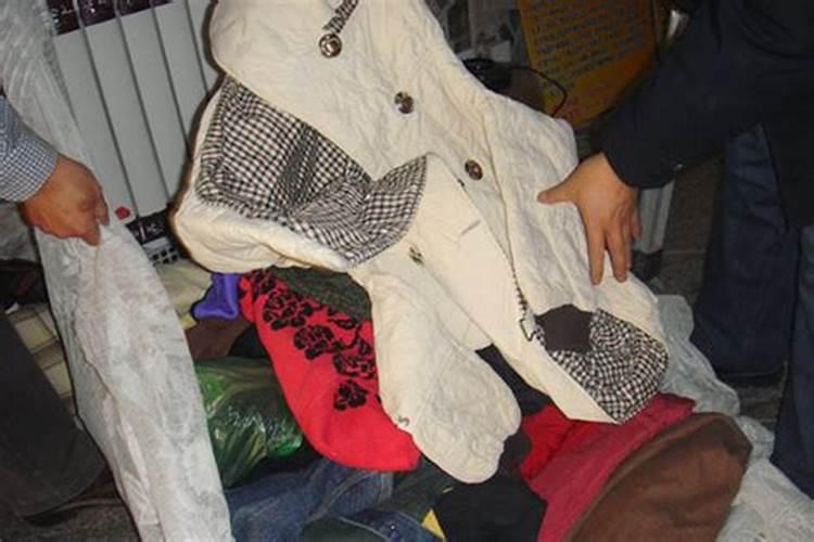 如何给过世的人穿衣服？