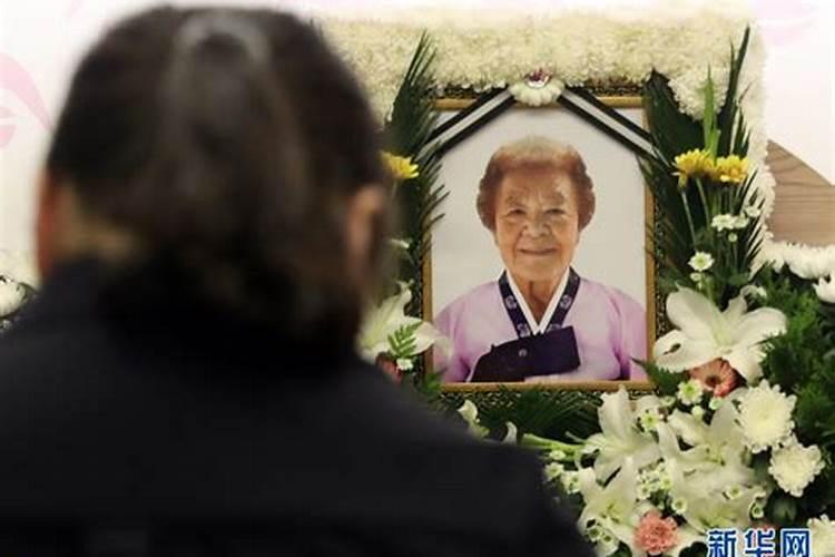 梦见自己的奶奶死了是什么预兆