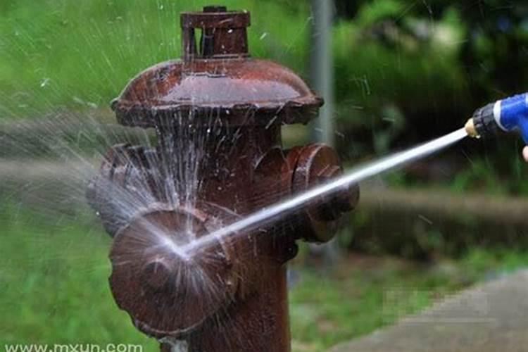 梦见水管喷水屋里到处是水的预兆