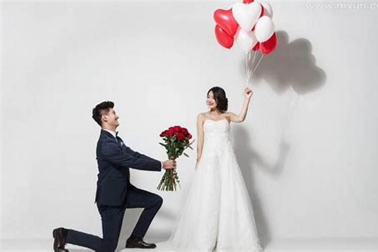 梦见丈夫向妻子求婚的预兆