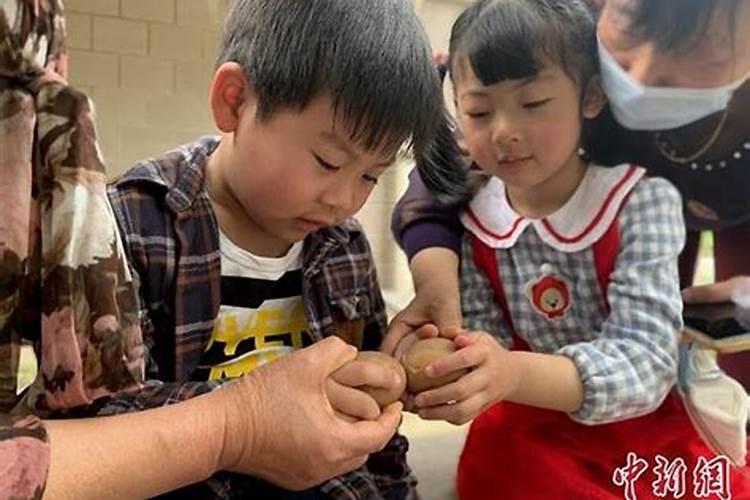 请问:己酉年 丙子月 壬午日 丁未时 女命,身旺/强 还是弱？缺木火？忌...