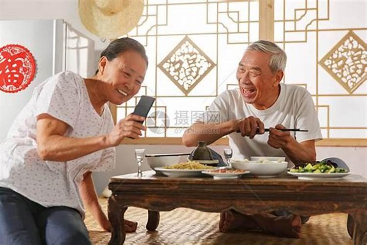梦见老板在我家吃饭代表什么？