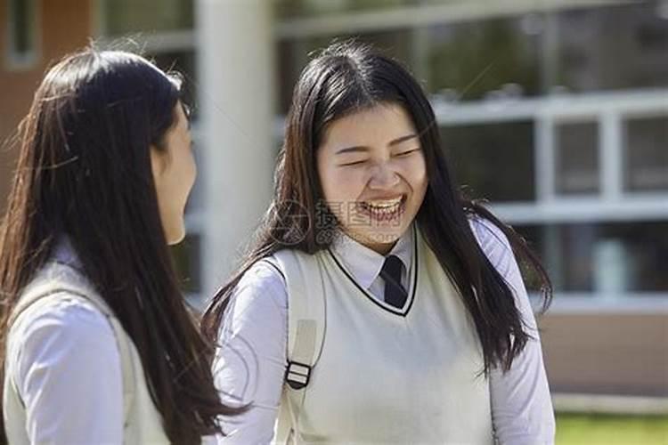 梦见男朋友和别的女人聊天