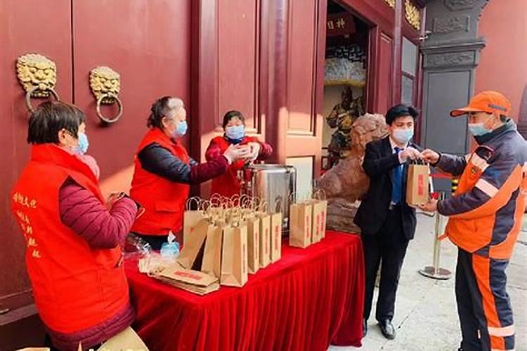如果一个人喜用神为水配偶要带水较好吗