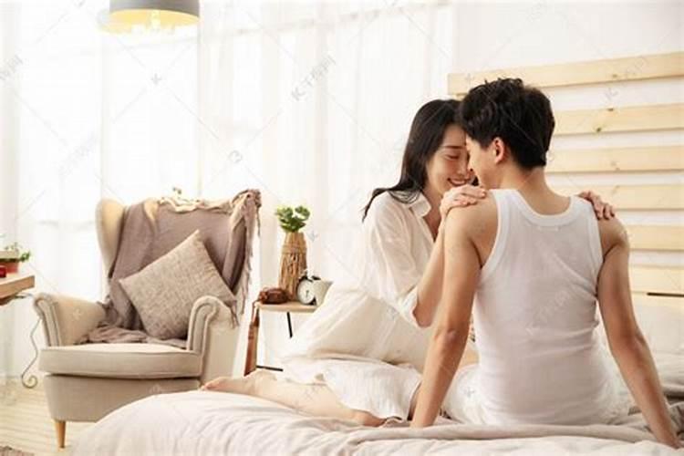 梦见和男人搂在一起很亲密