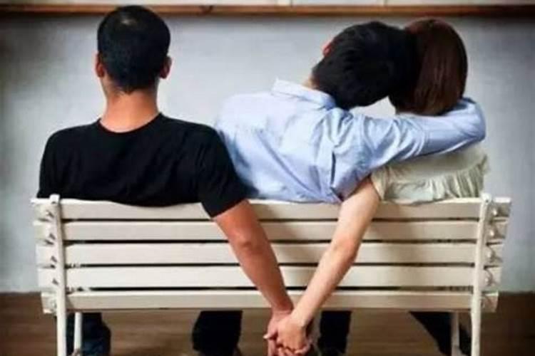 梦见三角恋的预兆