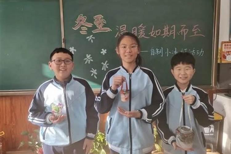 梦到被蛇咬了手是怎么回事,梦见手臂被蛇咬了是什么征兆