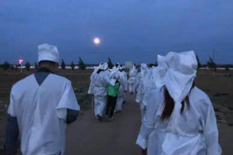 梦到穿白孝衣办丧事