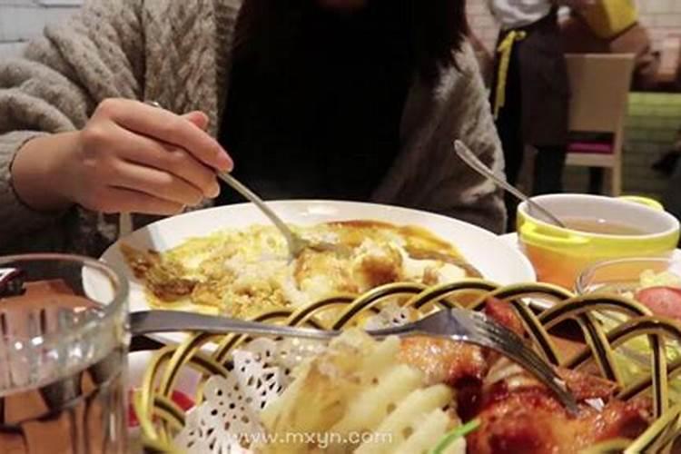 梦见和老公在一起吃饭的预兆