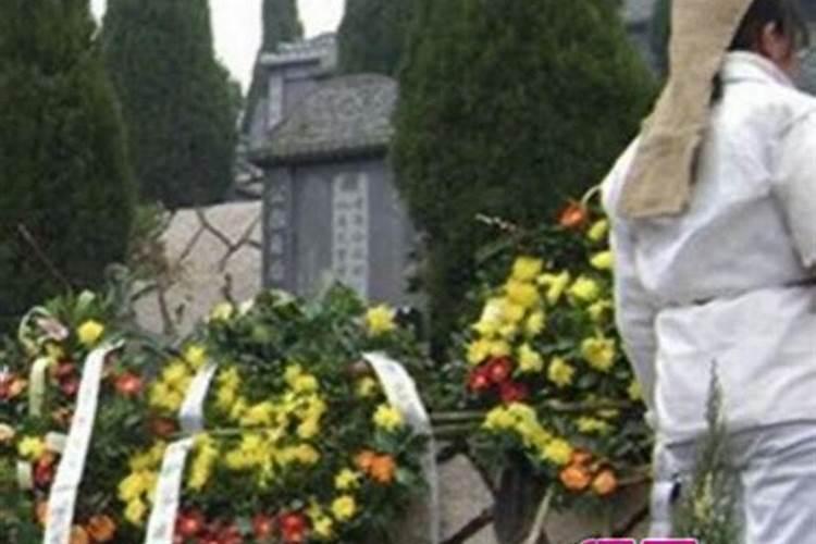 梦见亲友死了棺材抬进家的预兆