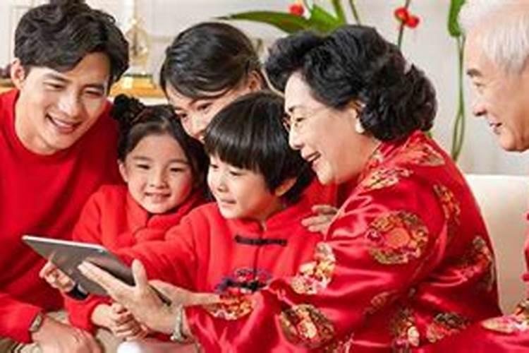 梦见外婆家很多人,还增添了很多小孙子