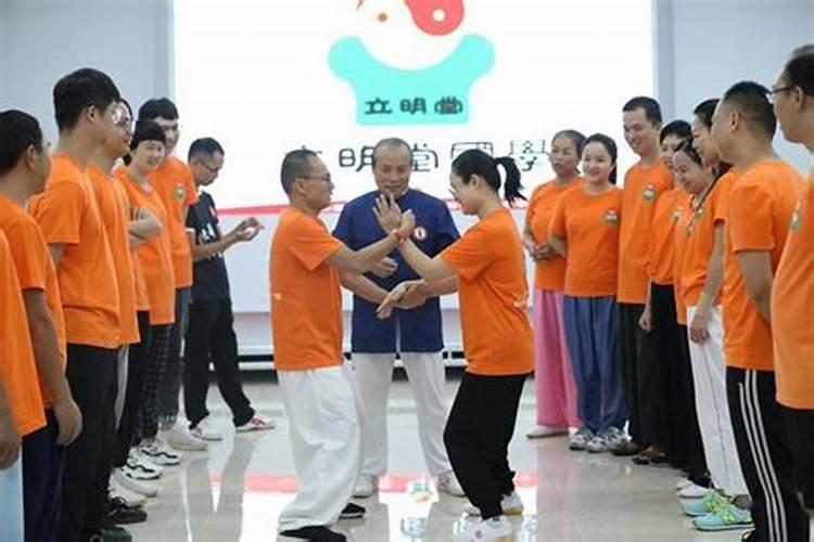 立明堂沈立明解读:男子怒砸堵路车获刑半年,悲剧命运早有揭示