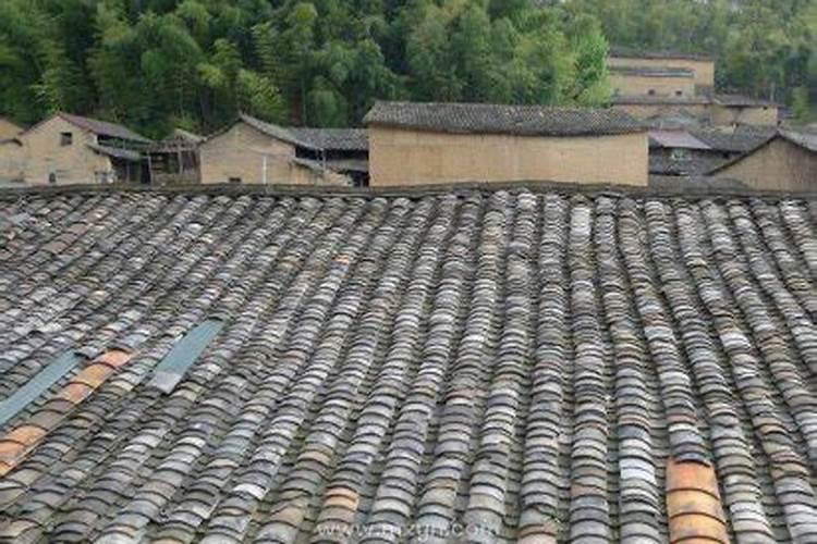 梦见下大雨房子漏雨是什么预兆
