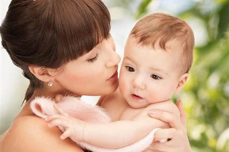 梦见抱个男孩子意味着什么？