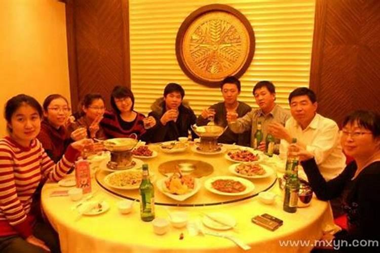 梦见聚餐自己却无座位的预兆