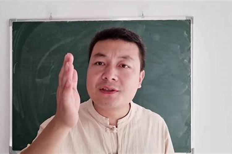 你生活中见到的迷信的人干过哪些事？