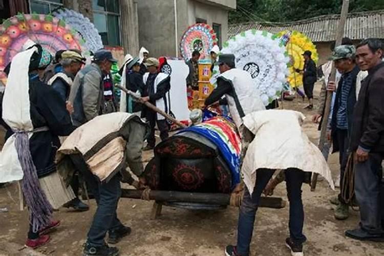 梦见自己跳到大河里游泳