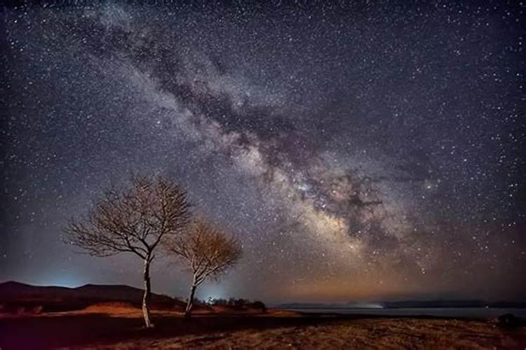 谁来解解这个奇怪的梦,做梦梦见星空预示什么啊？
