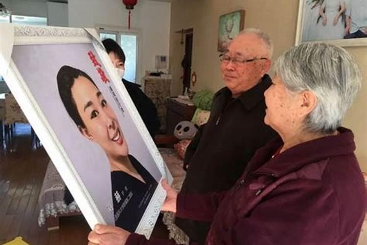 听说老人去世不足一年,7月15不能去墓地烧纸,是所谓的不能烧“节令纸...