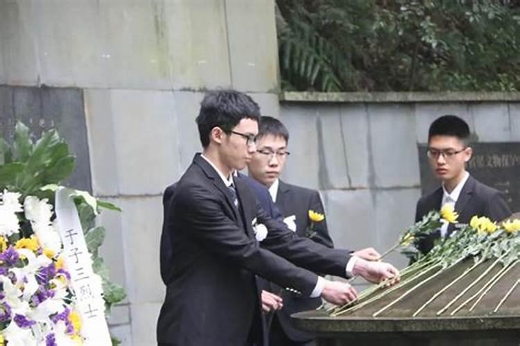 连续26年!宁夏固原二中师生每年徒步54公里祭扫慰英烈,此举有何含义...