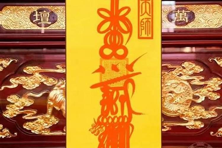 2024年属猪破太岁买金还是玉 佩戴什么饰品
