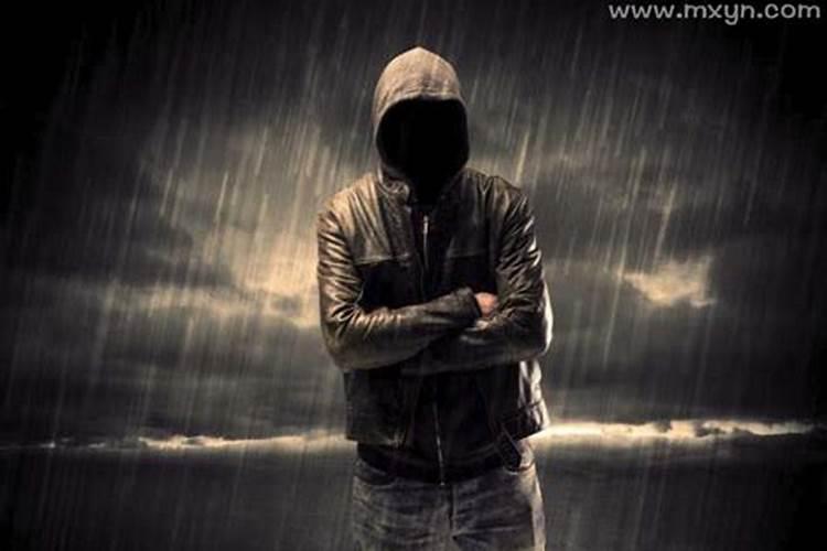 梦见被陌生男人追赶的预兆
