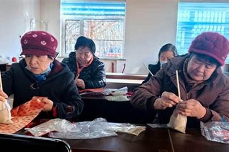 梦见给死人磕头下跪什么意思
