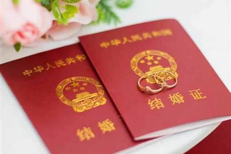 和情人在一起15年了但是没有住在一起能不能算事实婚姻