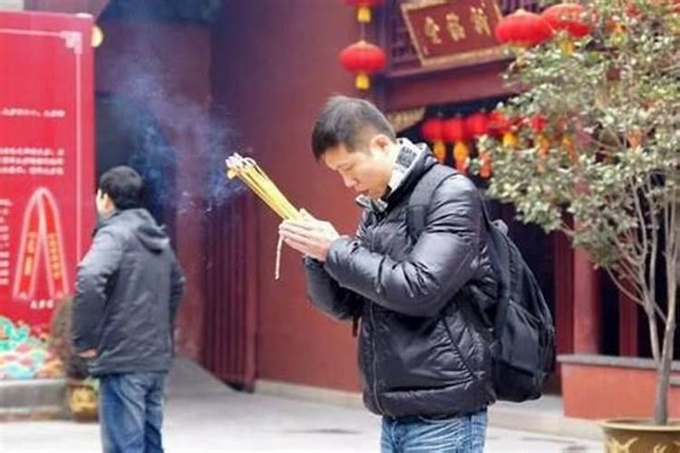 梦见去庙里磕头的预兆