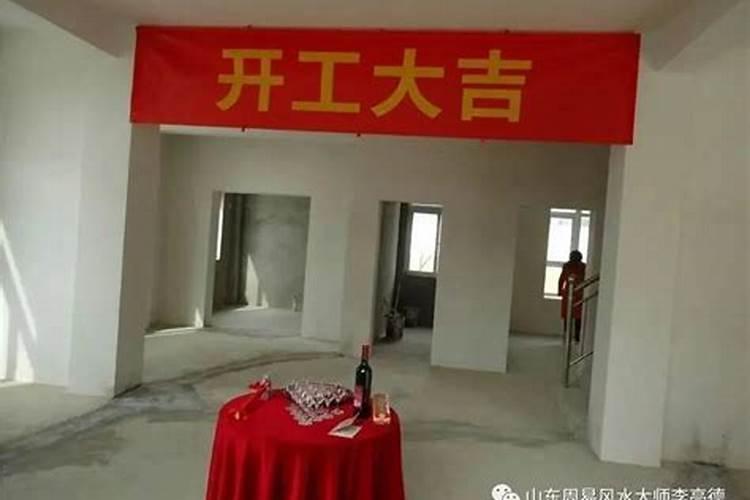 2025年12月19号阴历十一月初五出生的男孩生辰八字起名