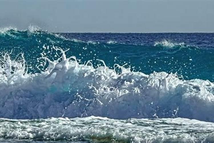 女人梦见混浊的海水