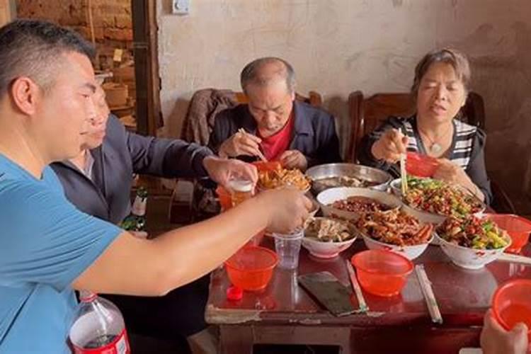 梦见和死去舅舅吃饭的预兆