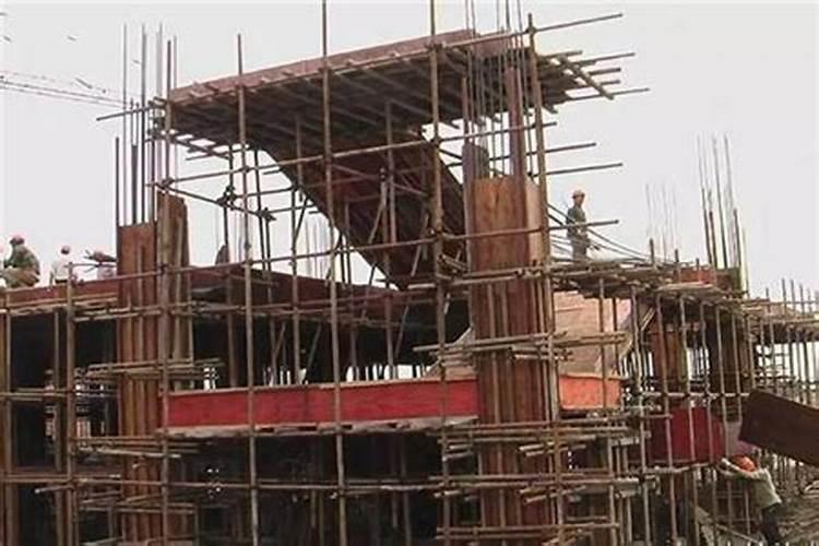 请问本命年可以自建房吗
