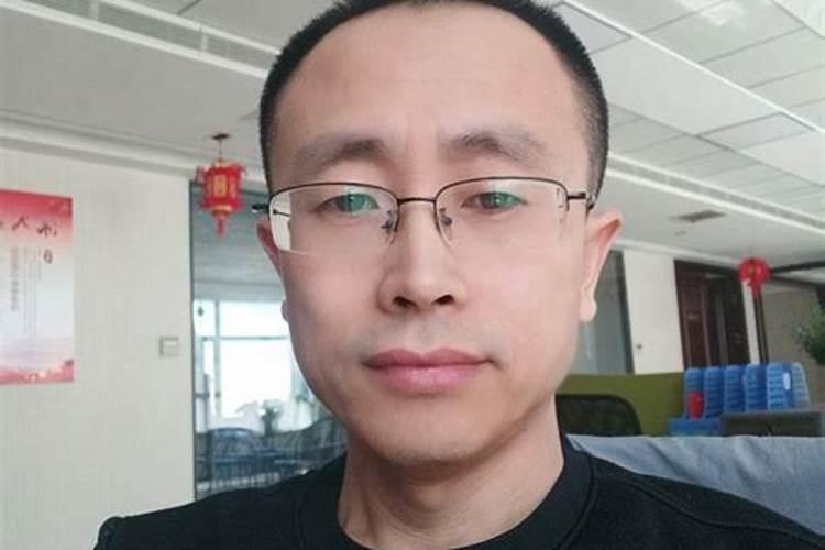 母亲为堕胎婴灵超度,供奉地藏菩萨,母亲名字刻在菩萨底座下面,会损福报...