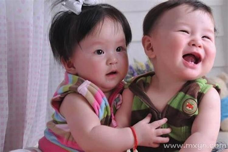 女的梦到别人生龙凤胎是什么意思