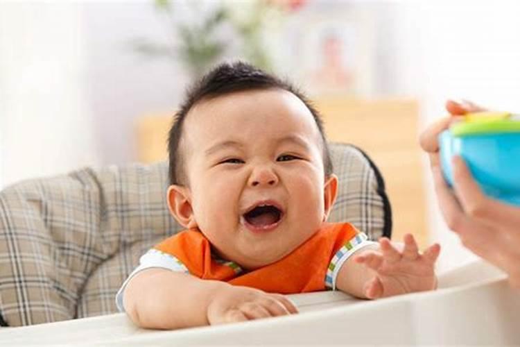 立秋后,宝妈们要想宝宝生病少,“三不睡、三不做、三要吃”,指的是什...