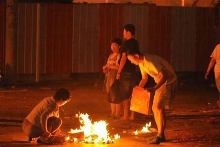 这些天是什么习俗？ 烧纸钱给先人. 谁能给我详细说说.