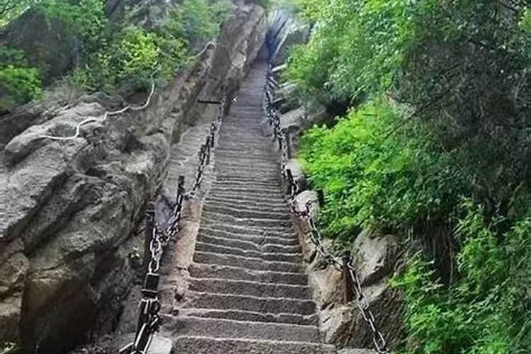 梦见骑自行车载人在坑洼路上