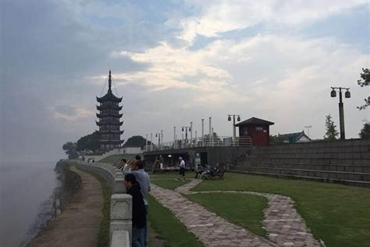 钱塘江观潮地点在哪里钱塘江观潮最佳时间几点