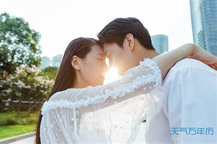 梦见与漂亮女孩接吻是什么意思？