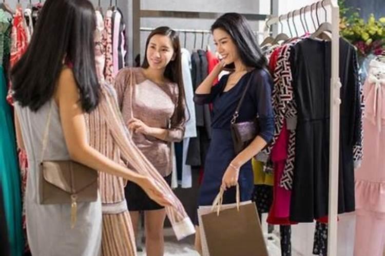 梦见男人穿女人的衣服是什么意思