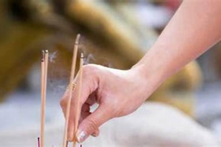 中元节去上坟有哪些讲究 中元节去上坟有什么讲究