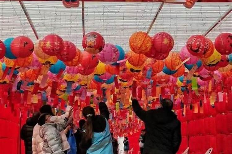 梦见坟地有清水