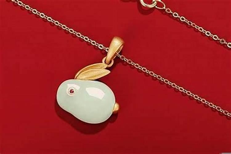老年人兔年本命年戴什么 老年人兔年本命年戴什么比较好