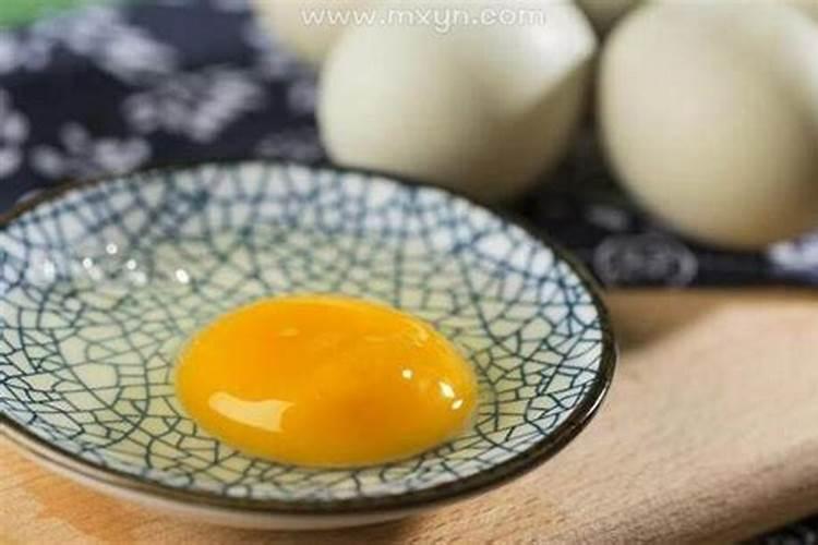 梦见看别人吃鸡蛋的预兆